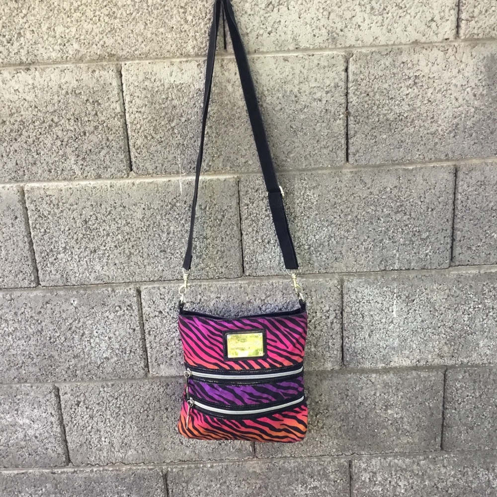 Betseyville Crossbody Bag - Picture 2 of 7